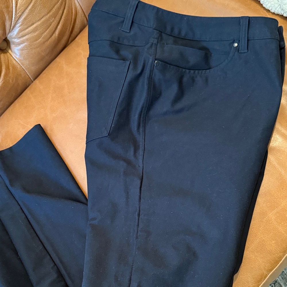 Never worn Lululemon ABC Pant Slim 32 W 34"L Utilitech